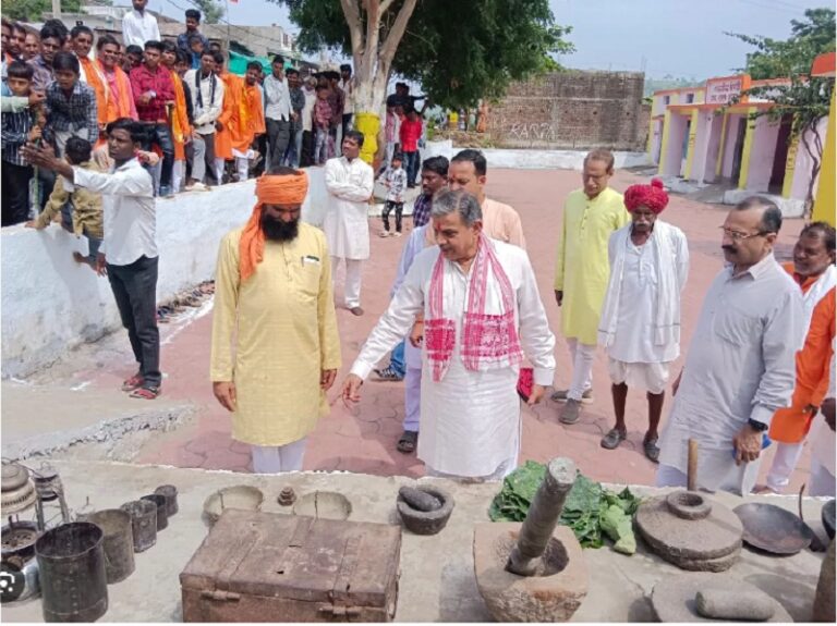 बुरहानपुर में एक तरफ वृद्धों का हुआ सम्मान, दूसरी तरफ इस वजह से परेशान हुए बुजुर्ग