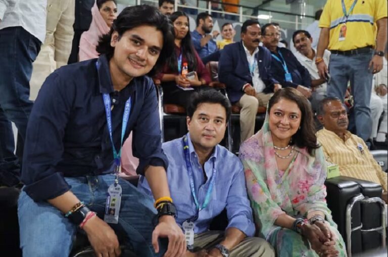 एक मैच से ज्योतिरादित्य सिंधिया ने बेटे के लिए सियासी पिच तैयार कर दी? मोदी स्टाइल में किया खेल