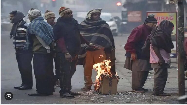 पहाड़ों से मैदानों तक सर्दी का सितम, दिल्ली में हाड़ कंपा देने वाली ठंड; जानें देश के बाकी हिस्सों का हाल