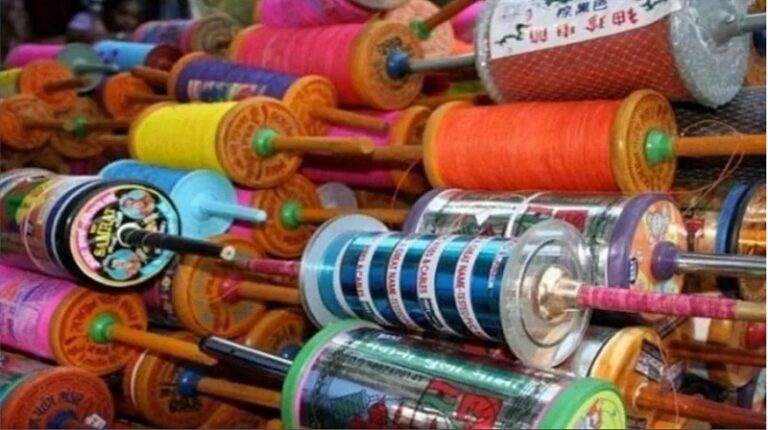 मोटरसाइकिल चला रहा था छात्र, पतंग के मांझे से कट गया गला