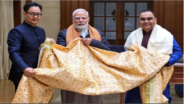 अजमेर दरगाह में मंदिर विवाद के बीच PM मोदी ने भेजी चादर, नहीं तोड़ी परंपरा; हाजी सलमान चिश्ती ने किया स्वागत