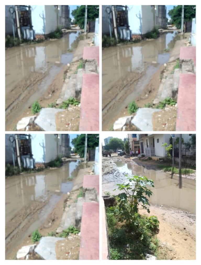  वार्ड 71 में सड़क समस्या से परेशान लोग, पार्षद पर उठे सवाल