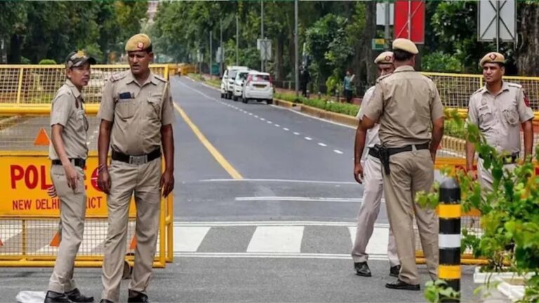 दिल्ली में युवक की चाकू मारकर हत्या, आरोपी की तलाश में छापेमारी कर रही पुलिस