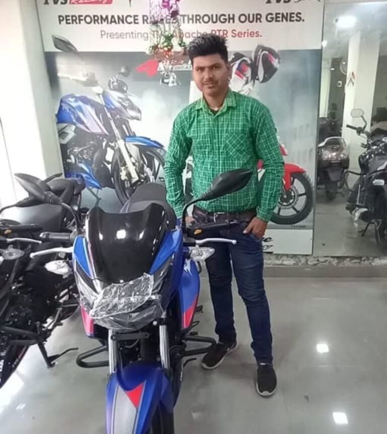 बिना वारंट घर में घुसी पुलिस, DVR जब्त, मां से बदसलूकी; दो भाइयों को झूठे केस में फंसाने और 3 लाख छीनने का आरोप