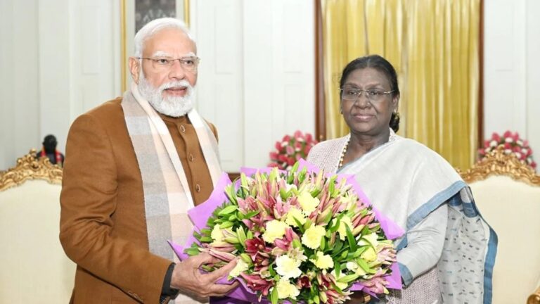 PM मोदी ने राष्ट्रपति मुर्मू से की मुलाकात, सामने आईं तस्वीरें