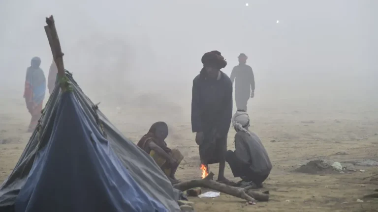 हिमाचल-कश्मीर में बारिश के साथ बर्फीले तूफान का अलर्ट, बाराबंकी में दर्ज हुआ सबसे कम तापमान, यहां पड़ेगा घना कोहरा