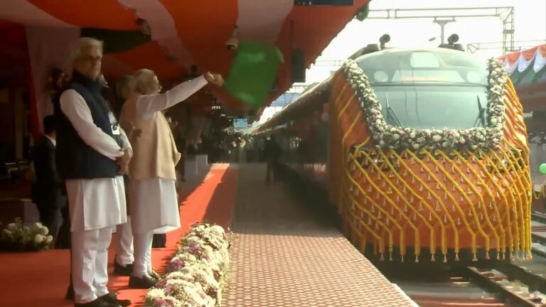 पीएम मोदी ने देश को दी वंदे भारत स्लीपर की सौगात, जानिए किराया, रूट, स्टॉपेज और लग्जरी सुविधाएं