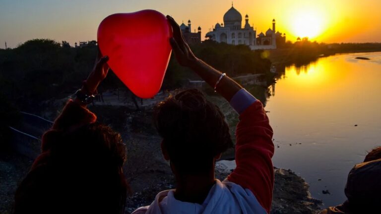 Valentine’s Day पर घूमने का बना रहे प्लान तो ठहर जाइए, ये फरमान खराब कर देगा मूड