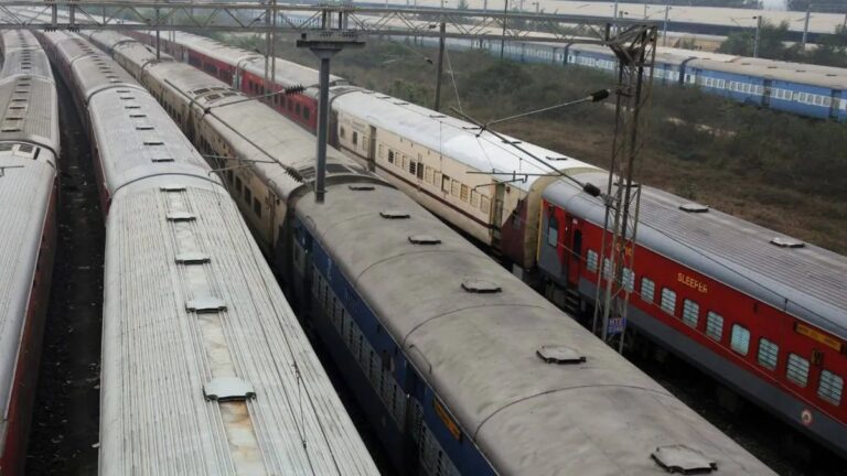 होली पर वैष्णो देवी कटड़ा से नई दिल्ली और वाराणसी के लिए चलेंगी स्पेशल ट्रेनें, जानें टाइमिंग और रूट्स की डिटेल्स