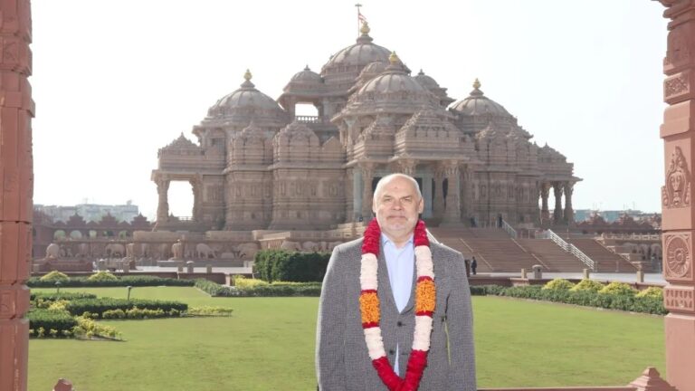 ‘फिर आऊंगा, यह बहुत ही प्रभावशाली’, एस्टोनिया के राष्ट्रपति अलार कारिस पहुंचे अक्षरधाम मंदिर, सामने आई प्रतिक्रिया