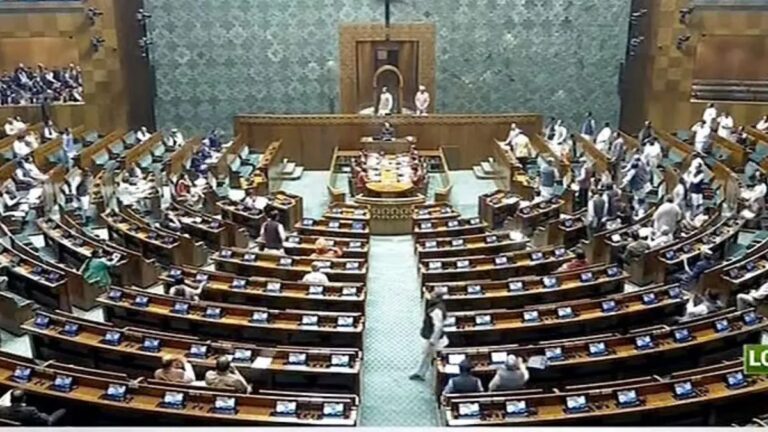 विपक्ष ने किया जोरदार हंगामा, लोकसभा की कार्यवाही 12 बजे तक स्थगित