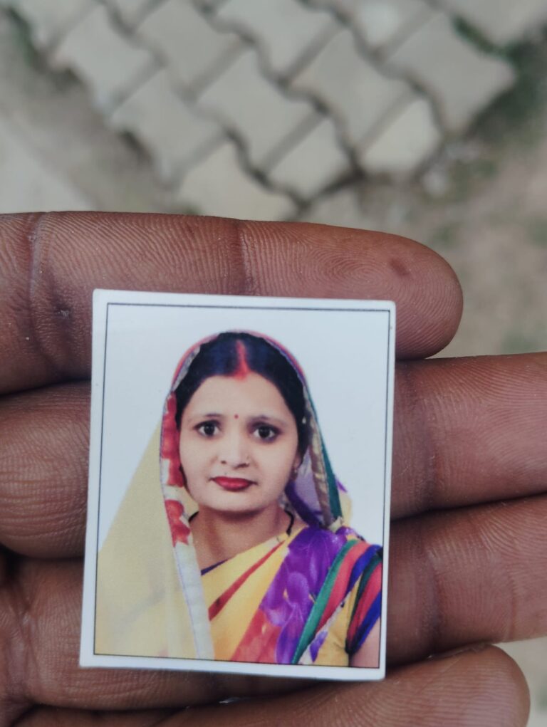 बिना तलाक के पत्नी ने रचाई दूसरी शादी: पति को देखते ही बदला मंदिर, गोपीगंज में चोरी-छिपे हुआ विवाह; दो बच्चों के पिता ने लगाई न्याय की गुहार