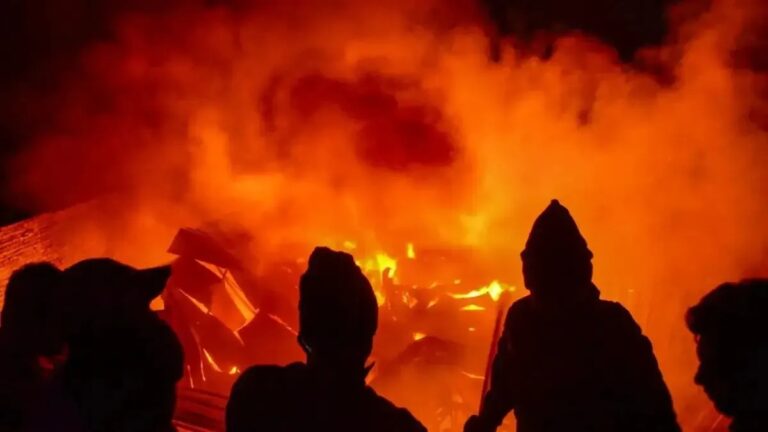 चंडीगढ़ में भीषण हादसा, एक के बाद एक फटे 3 सिलेंडर, तीन मंजिला मकान क्षतिग्रस्त, 3 गंभीर