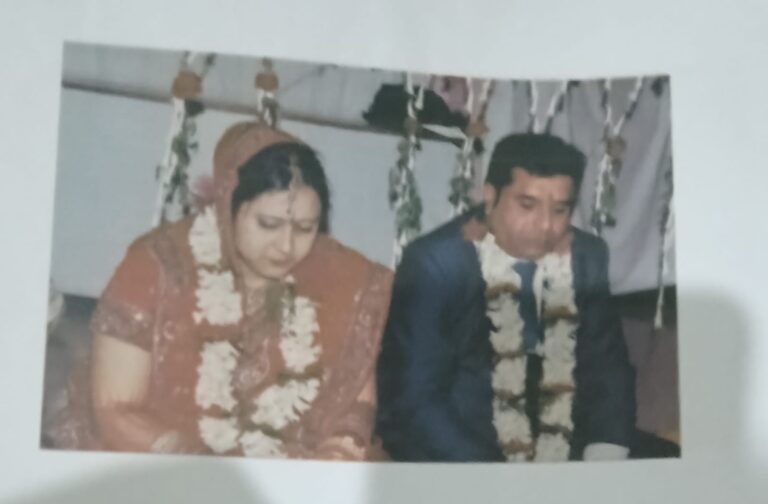 मुजफ्फरपुर में विवाहिता ने पति और देवर पर मारपीट का लगाया आरोप, दो बच्चों संग चार महीने से दुकान में रहने को मजबूर