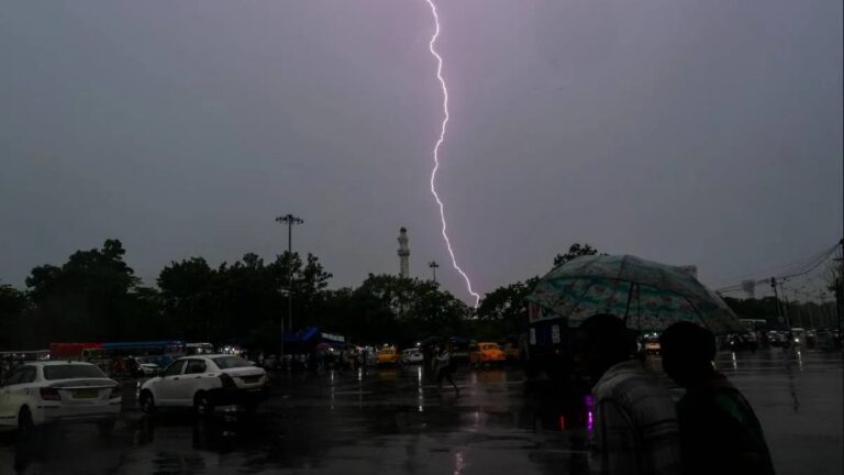 यूपी समेत कई राज्यों में पहुंचने वाला है मानसून, आंधी-तूफान के साथ भारी बारिश का अलर्ट, जानें अपने इलाके के मौसम का हाल
